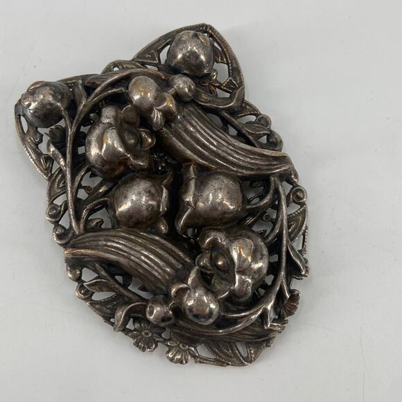 Sterling silver Lilly of the valley lapel clip - Picture 1 of 6